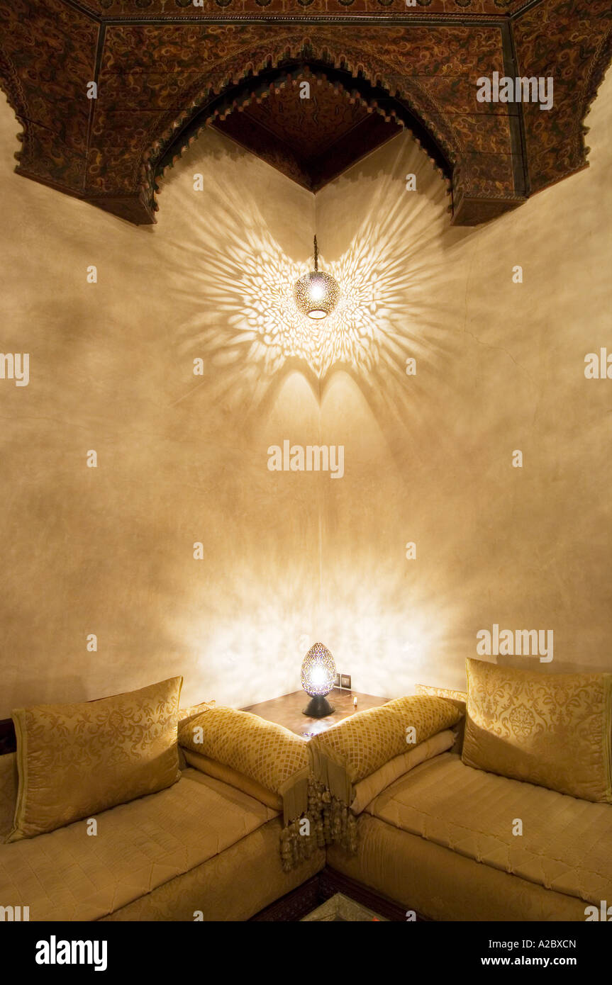 Area lounge al Riad Sheherazade tradizionale palazzo restaurato guesthouse Fez Marocco Foto Stock