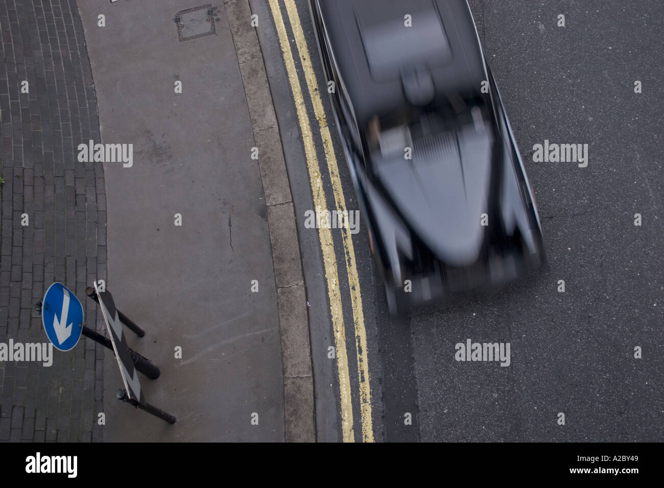 Taxi a Londra, svolta a sinistra e segui le indicazioni per l'indicatore di direzione Foto Stock