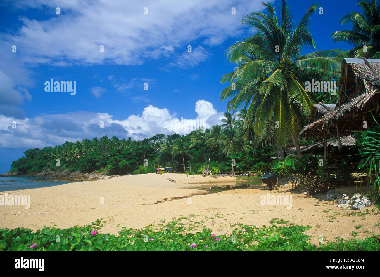 Spiaggia di Coral Beach Resort sull'isola di Ko Lanta in Thailandia Foto  stock - Alamy