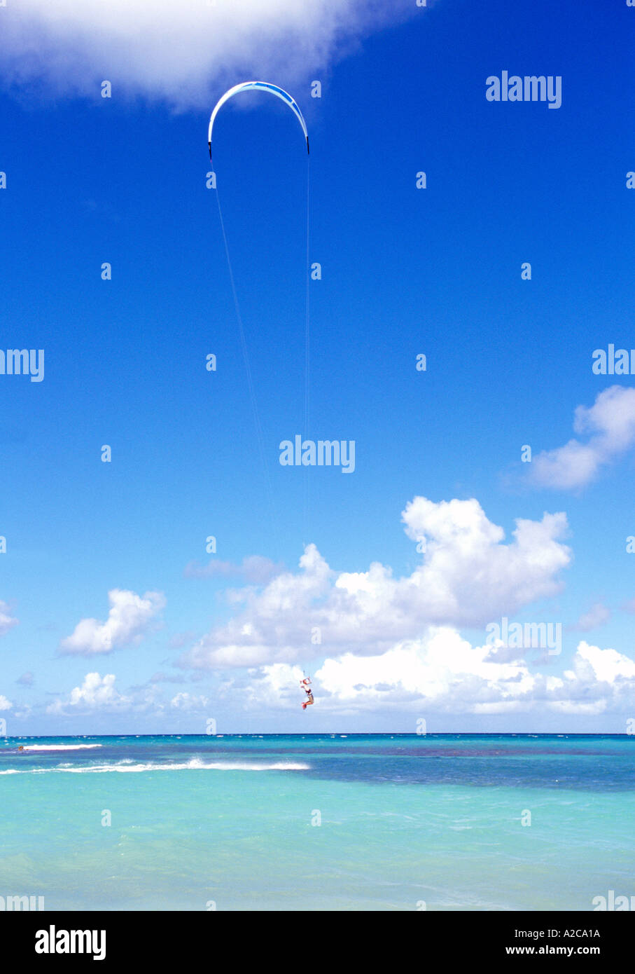 Il kitesurfing Antigua West Indies Foto Stock