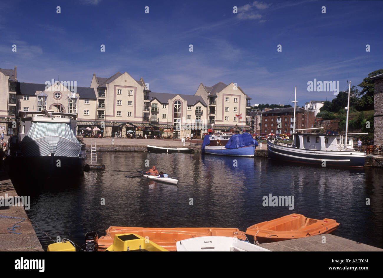 Fiume Exe nel cuore della città di Exter Devon. In Inghilterra. 4304-406 GPL Foto Stock