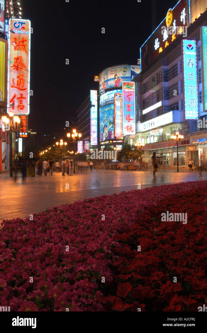 Vista del centro della città di notte, Chongqing Cina Foto Stock