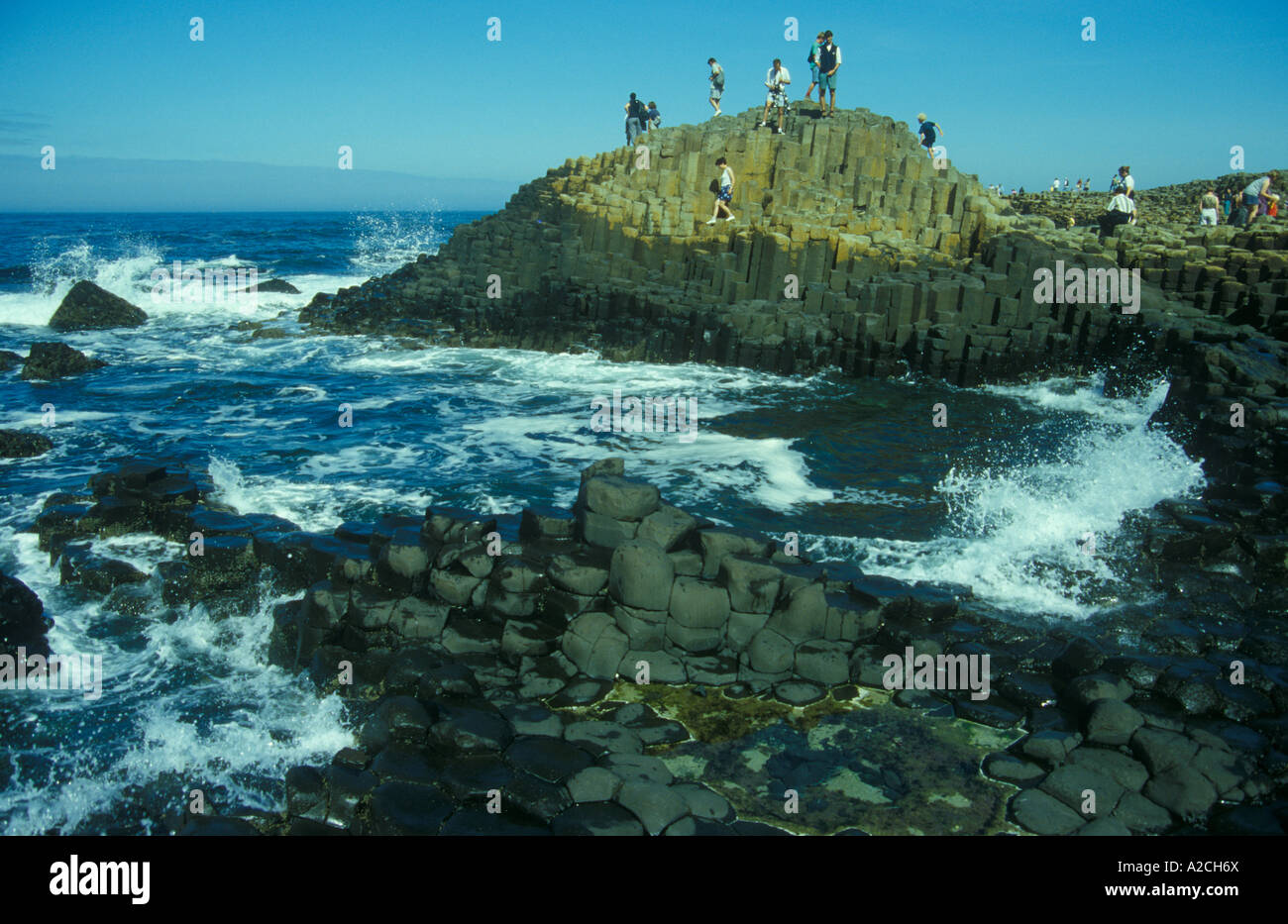 Colonne di basalto al Giants Causeway nella contea di Antrim in Irlanda del Nord Foto Stock