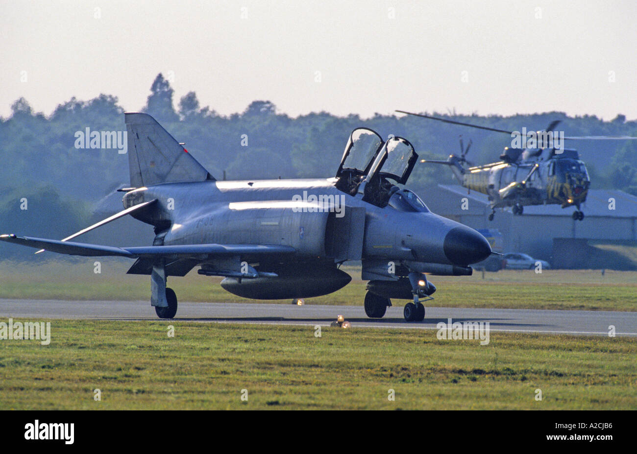 Tedesco F-4 Phantom tassare tassare a RAF Fairford Foto Stock