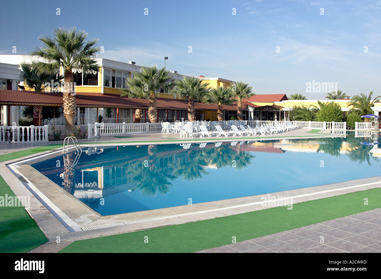 La zona della piscina a Ierapoli Thermal Resort in Karahayit vicino a Ierapoli Turchia Foto Stock