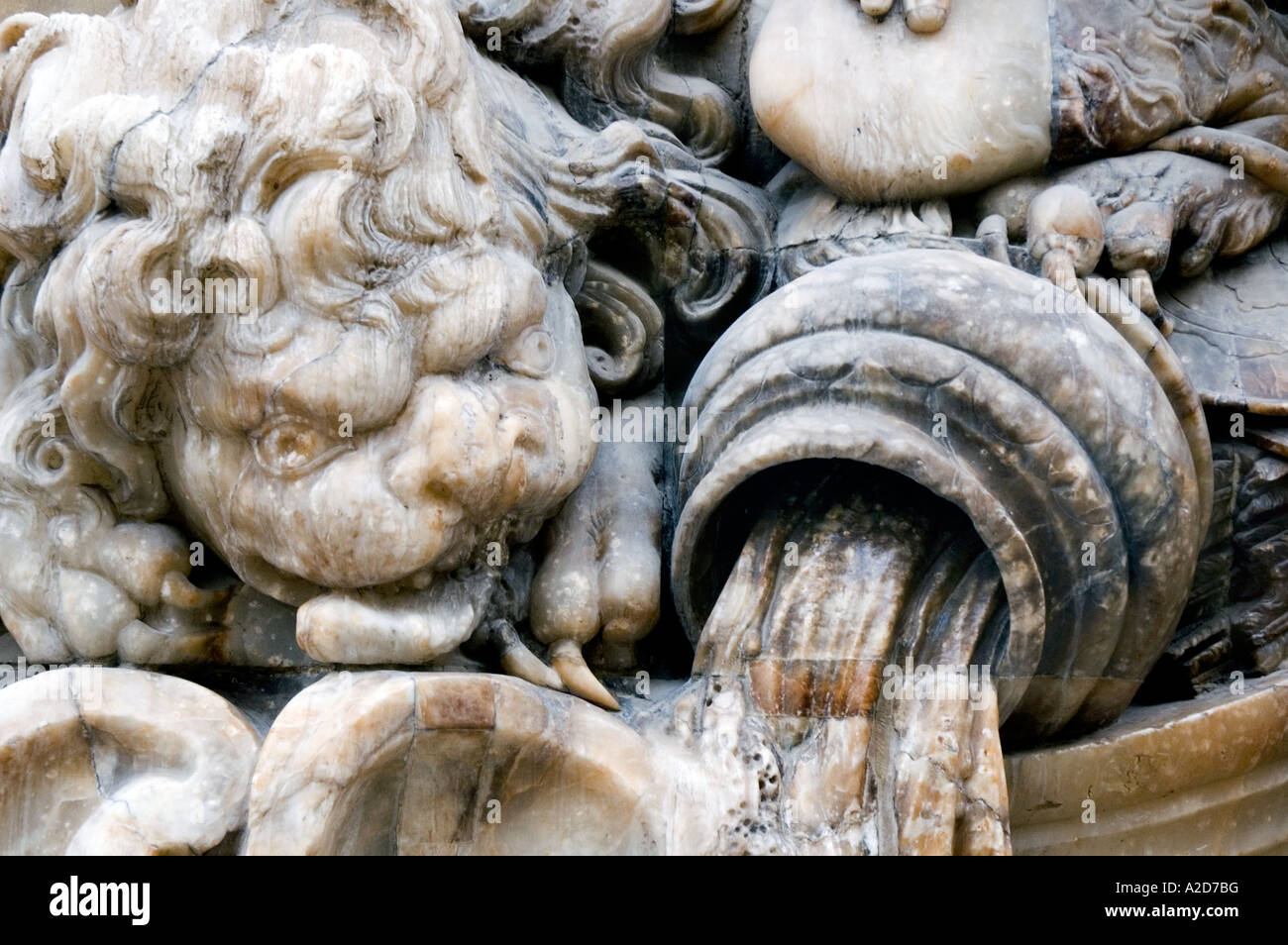 Il carving in alabastro all'ingresso per il Museo Nazionale della Ceramica, Valencia, Spagna Foto Stock