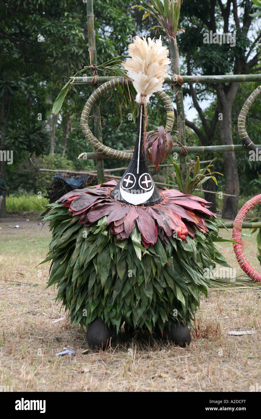 Un Tubuan esegue a morte Tolai cerimonia, Matupit Isola, East New Britain, Papua Foto Stock