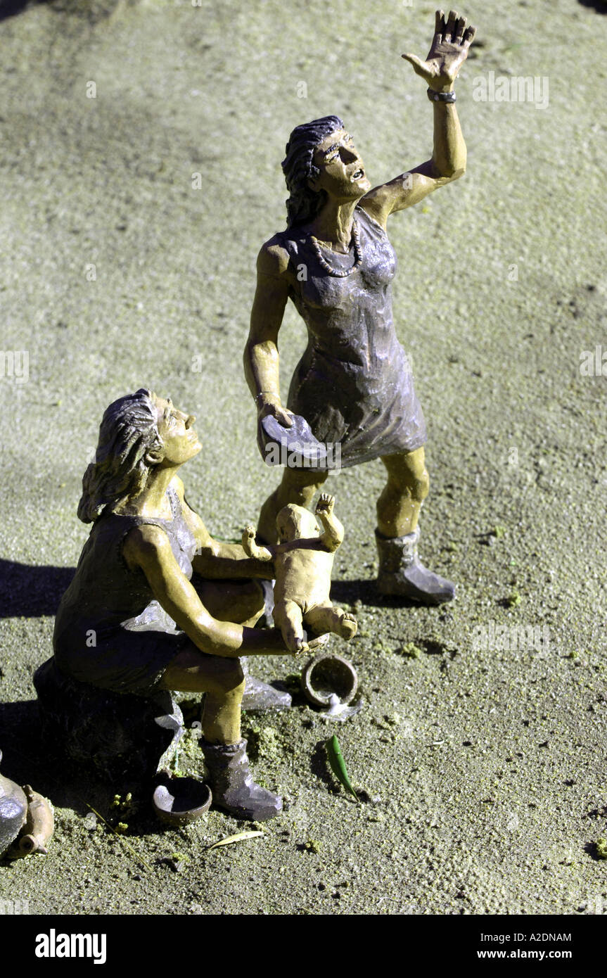 Due ritmo tribale modello donna donne cavemen caveman preistoria preistoria pueblo chico isole canarie tenerife puerto de la cr Foto Stock