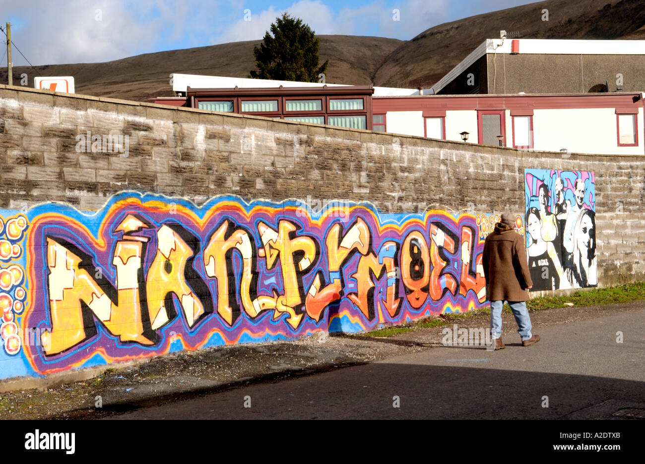 Comunità progetto graffiti sul muro a Nantymoel Mid Glamorgan South Wales UK Foto Stock