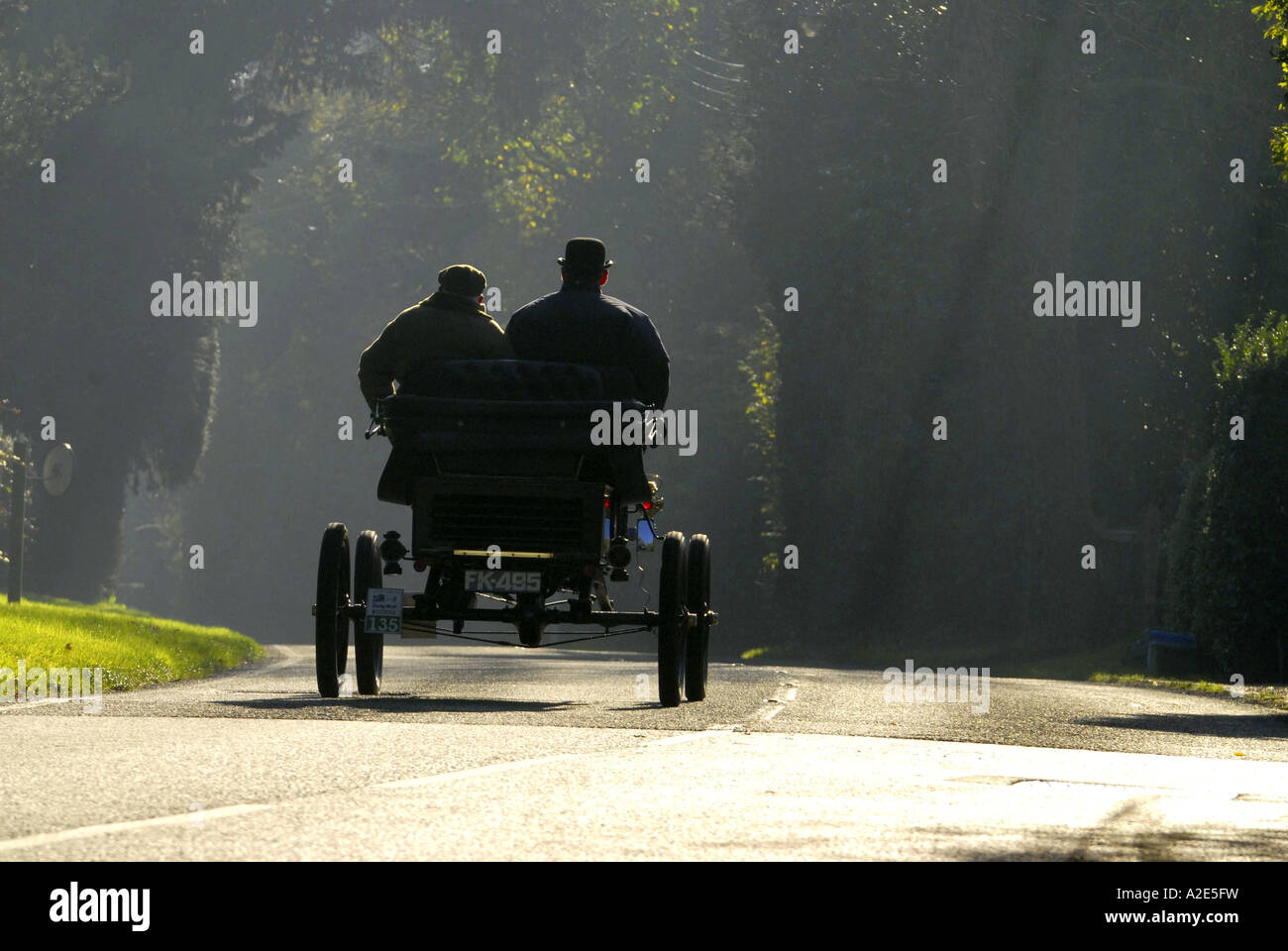 Un 1902 Oldsmobile che viaggiano attraverso Handcross West Sussex foto da Andrew Hasson Foto Stock