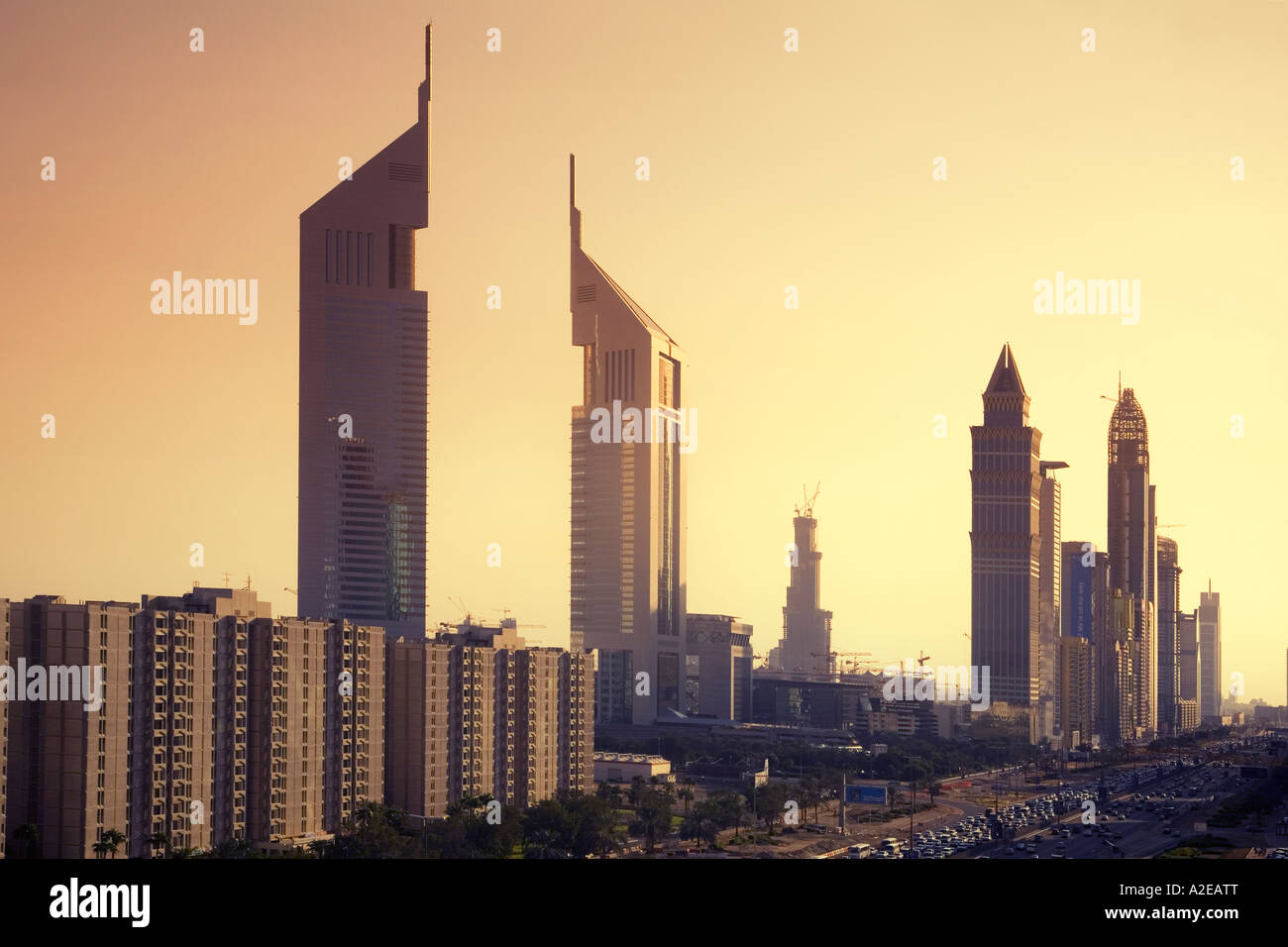 Dubai Sheikh Zayed Road grattacielo Emirates Towers skyline Foto Stock