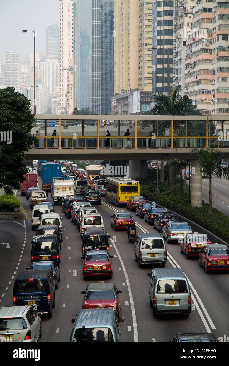 dh WAN CHAI HONG KONG Gloucester Road, accodamento del traffico nelle vicinanze Harbour Tunnel pedonale coda pedonale still auto JAM cina dual isola di carraageway Foto Stock