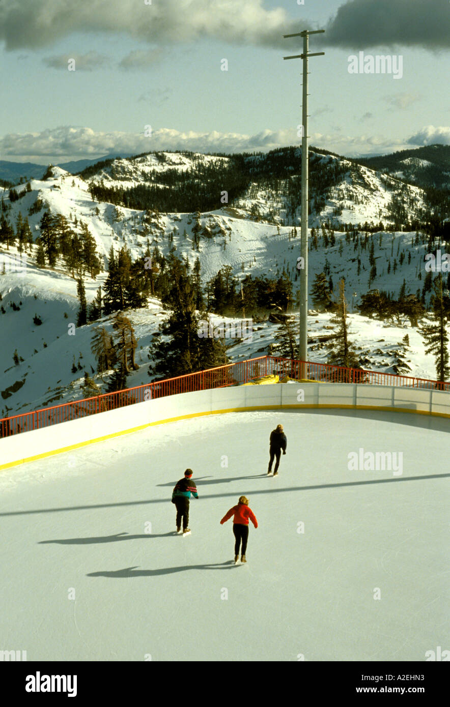 California Tahoe zona in inverno il pattinaggio su ghiaccio presso Squaw Valley Foto Stock