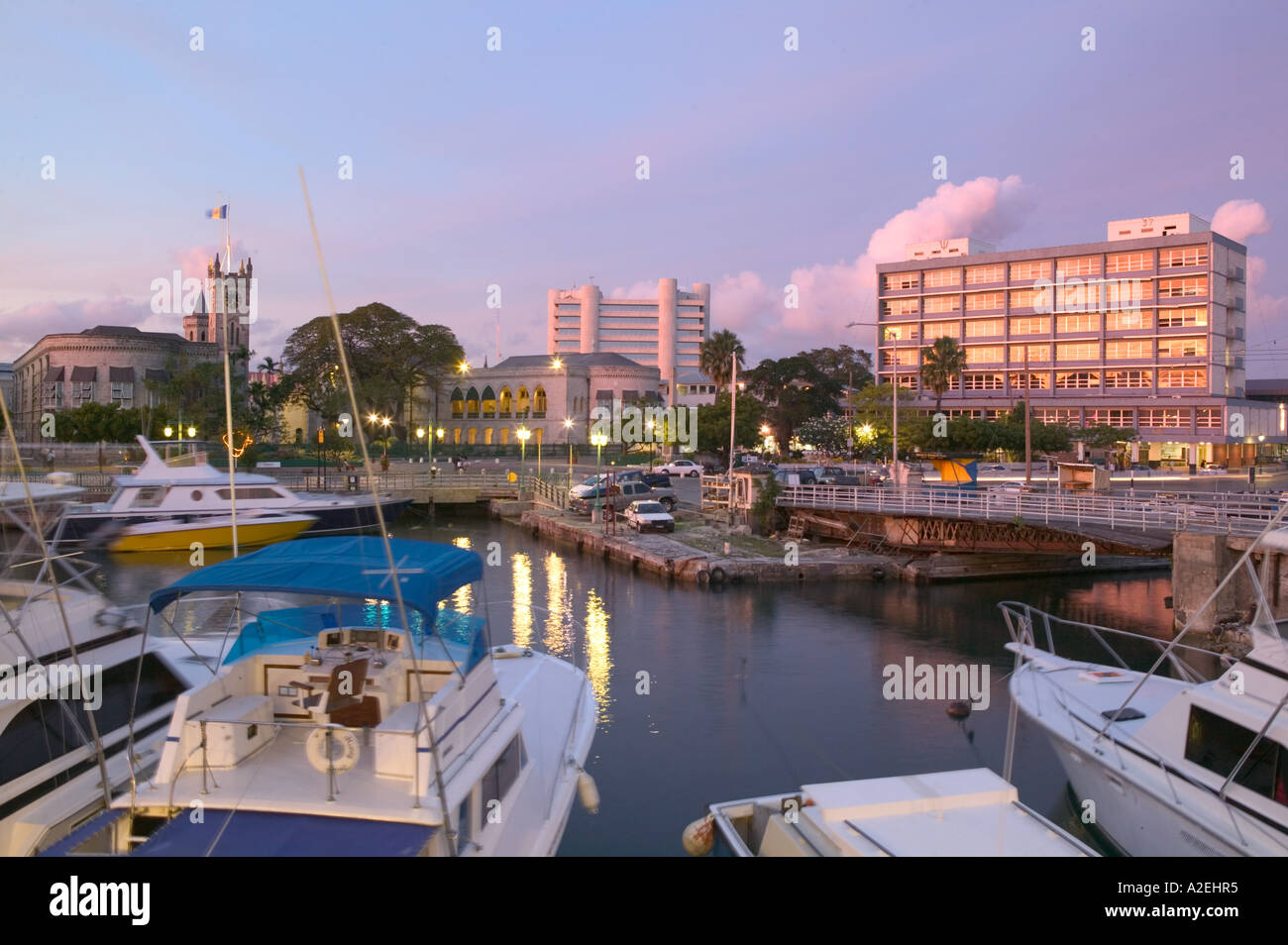 BARBADOS, Bridgetown, vista serale di carenaggio Foto Stock