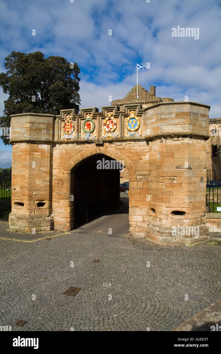 Dh Linlithgow Palace gate esterno LOTHIAN Linlithgow Palace portale di ingresso turrito muro di pietra Foto Stock