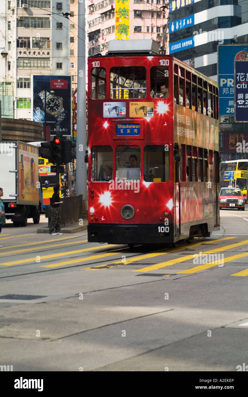 Dh Kings Road Causeway Bay TRAM HONG KONG Red advert doubledecker trasporti tram Foto Stock
