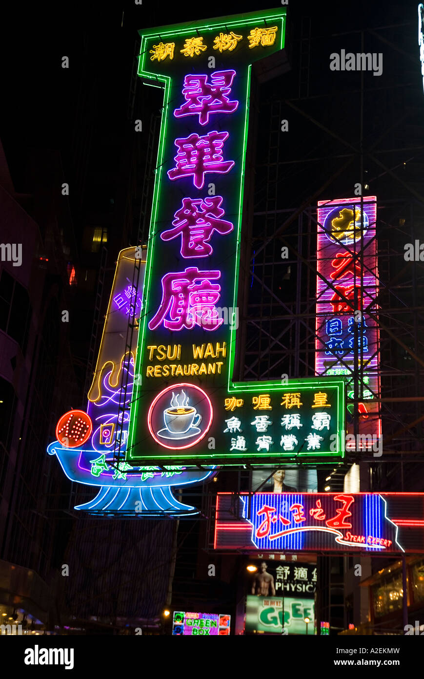 dh Neon segno WAN CHAI HONG KONG Tsui Wah cinese cartelli al neon del ristorante alla luce notturna wanchai pubblicità Foto Stock