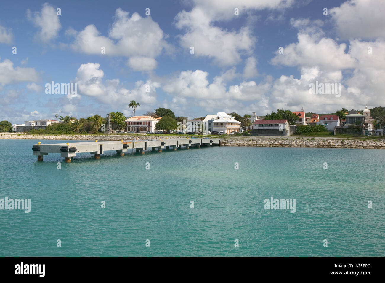 French West Indies, Guadalupa, Marie Galante, Isola, GRAND, BOURG: vista città dal porto Foto Stock