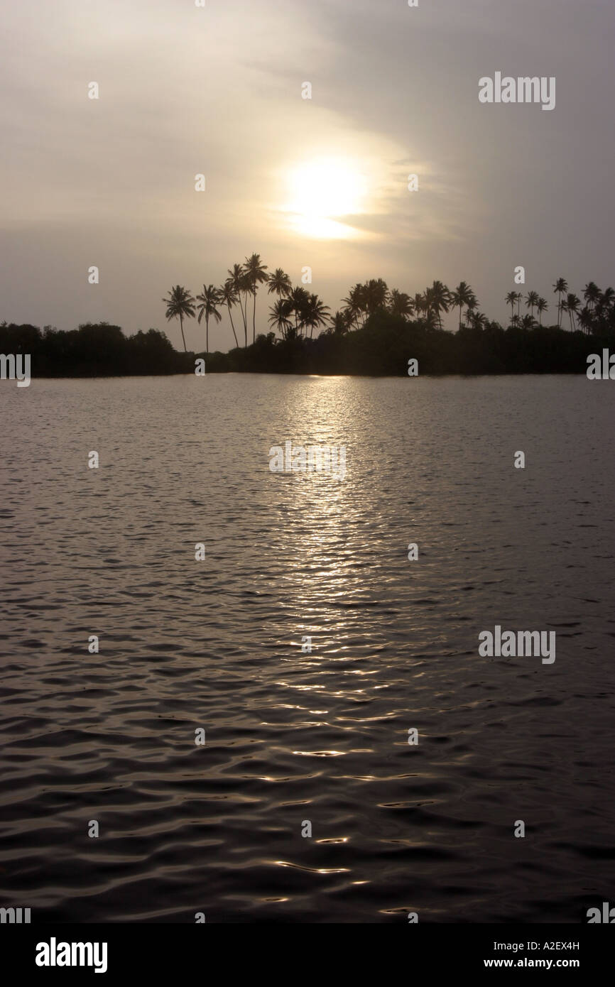 Paesaggio dello Sri Lanka - Tramonto sull'acqua, Hikkaduwa, Sri Lanka Foto Stock