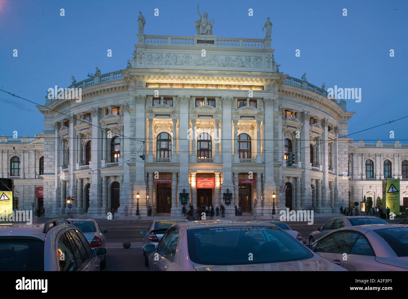 AUSTRIA Vienna : Vienna Burg Teatro / Theatre (b.1888) / sera Foto Stock