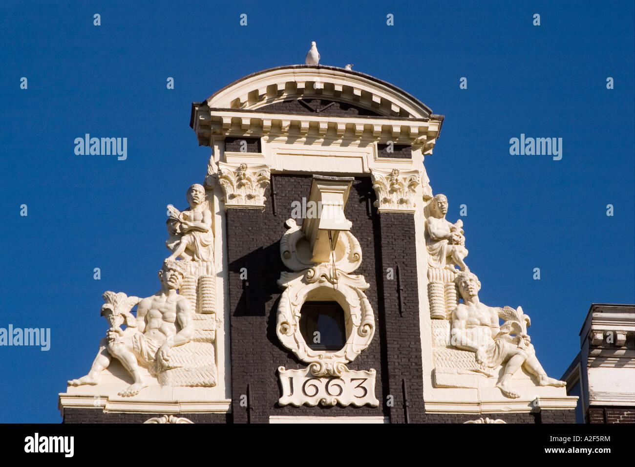 Amsterdam Quartiere Jourdan Tipica Architettura Canal House Il Frontone Con Blocco Di Sollevamento Foto Stock Alamy