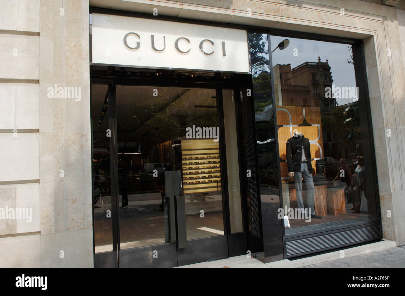 Barcellona, negozio di Gucci Foto stock - Alamy