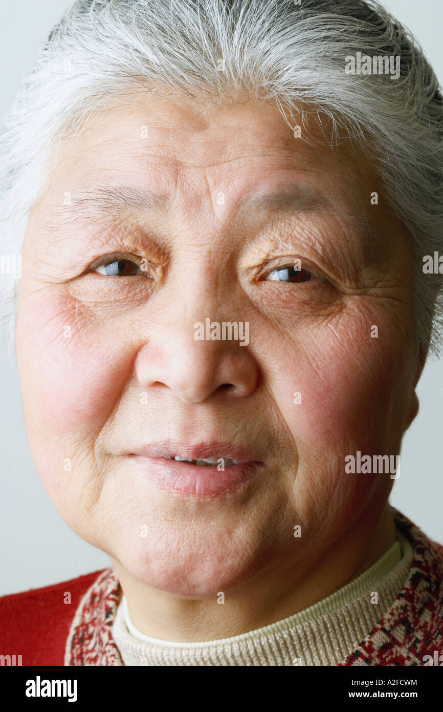 Ritratto di un senior donna sorridente Foto Stock