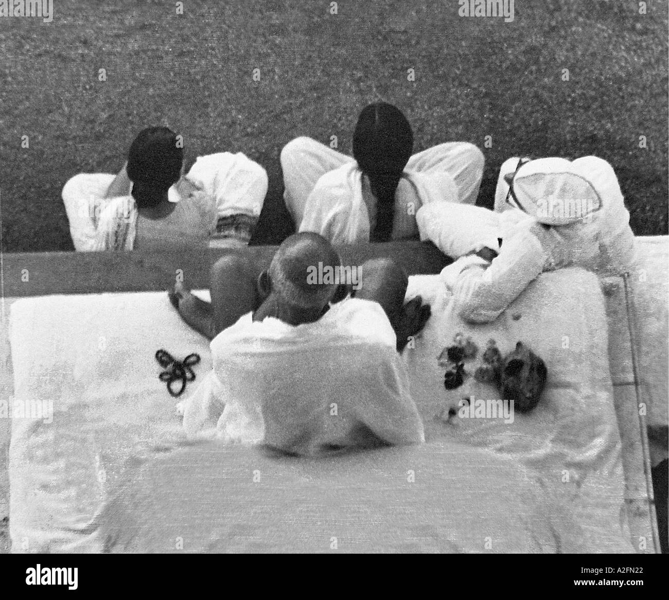 Il Mahatma Gandhi durante un incontro di preghiera a Mumbai Bombay Maharashtra India Settembre 1944 Foto Stock