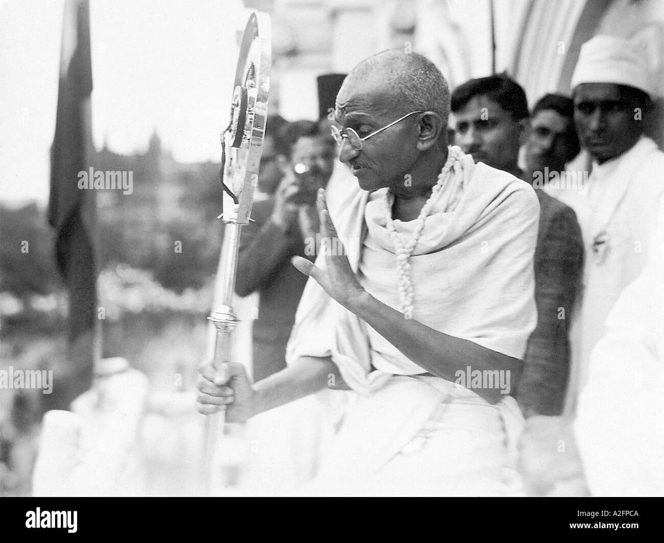 Mahatma Gandhi il giorno della sua partenza in Inghilterra ad Azad Maidan Mumbai Bombay Maharashtra India 29 agosto 1931 Foto Stock