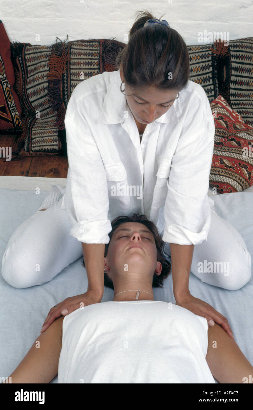 Massaggio Shiatsu posizione supina shoulder press Foto Stock