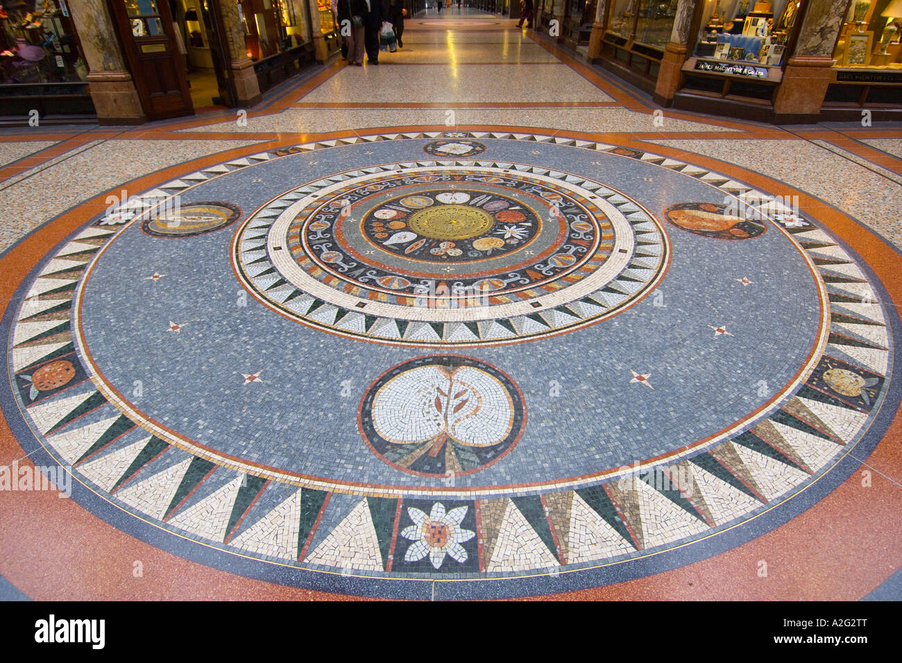 Pavimento a mosaico nel quartiere di Victoria shopping centre Leeds Yorkshire Foto Stock