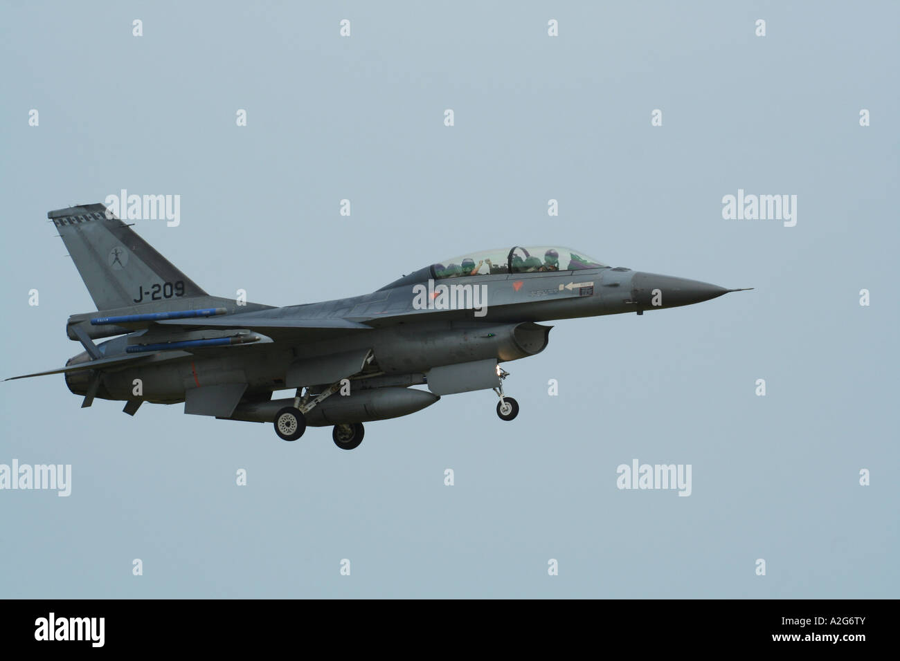 F-16 Fighting Falcon in atterraggio a Waddington Airshow internazionale Foto Stock