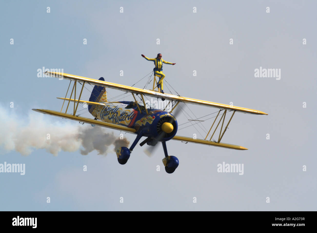 Assolutamente Butterly Wingwalkers a Waddington Airshow internazionale, Lincolnshire Foto Stock