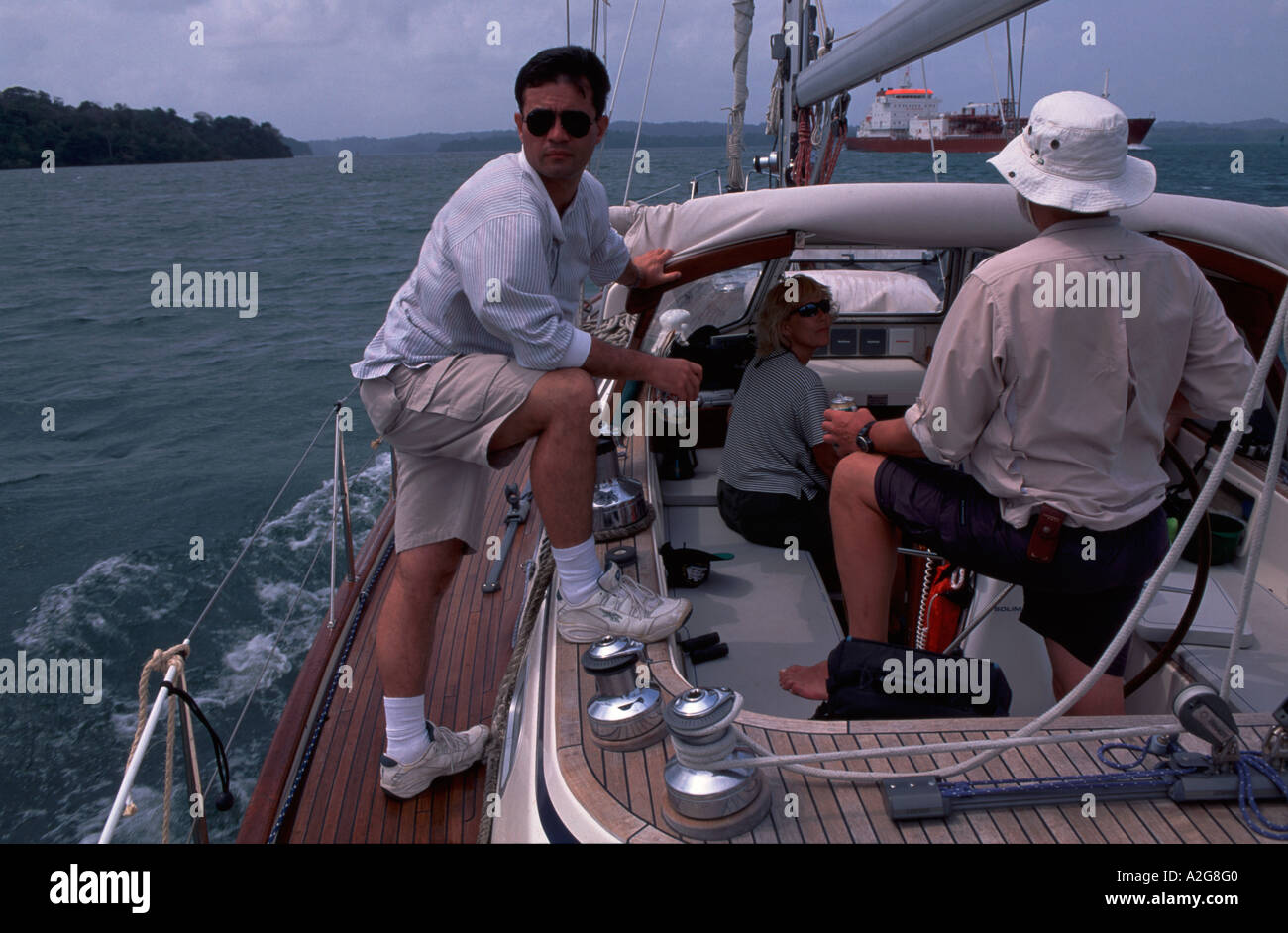 Vela Lago Gatun all'interno del canale di Panama, passaggio da serrature Gatun al Gaillard Cut. Foto Stock