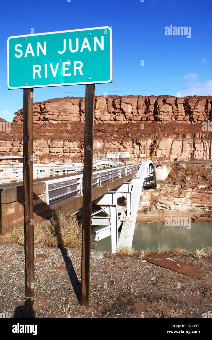 Il fiume San Juan e ponte in prossimità di Mexican Hat Utah Foto Stock