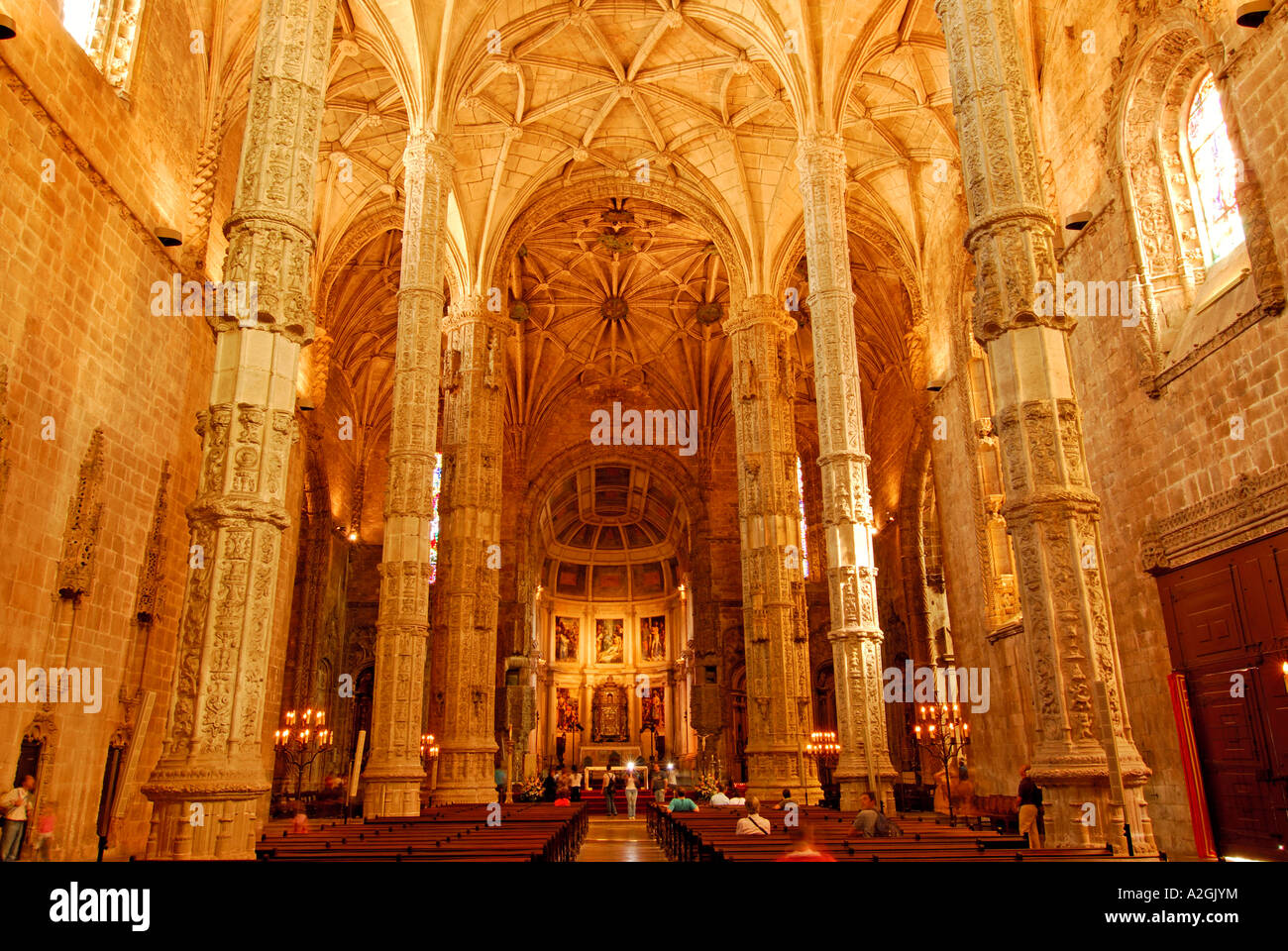Interno della chiesa di Santa Maria, Mosteiro dos Jeronimos, Belem, Lisbona, Portogallo Foto Stock