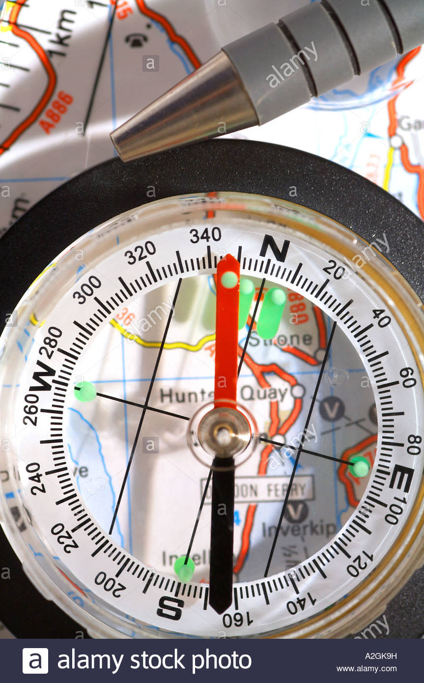 Bussola, mappa e penna Foto Stock