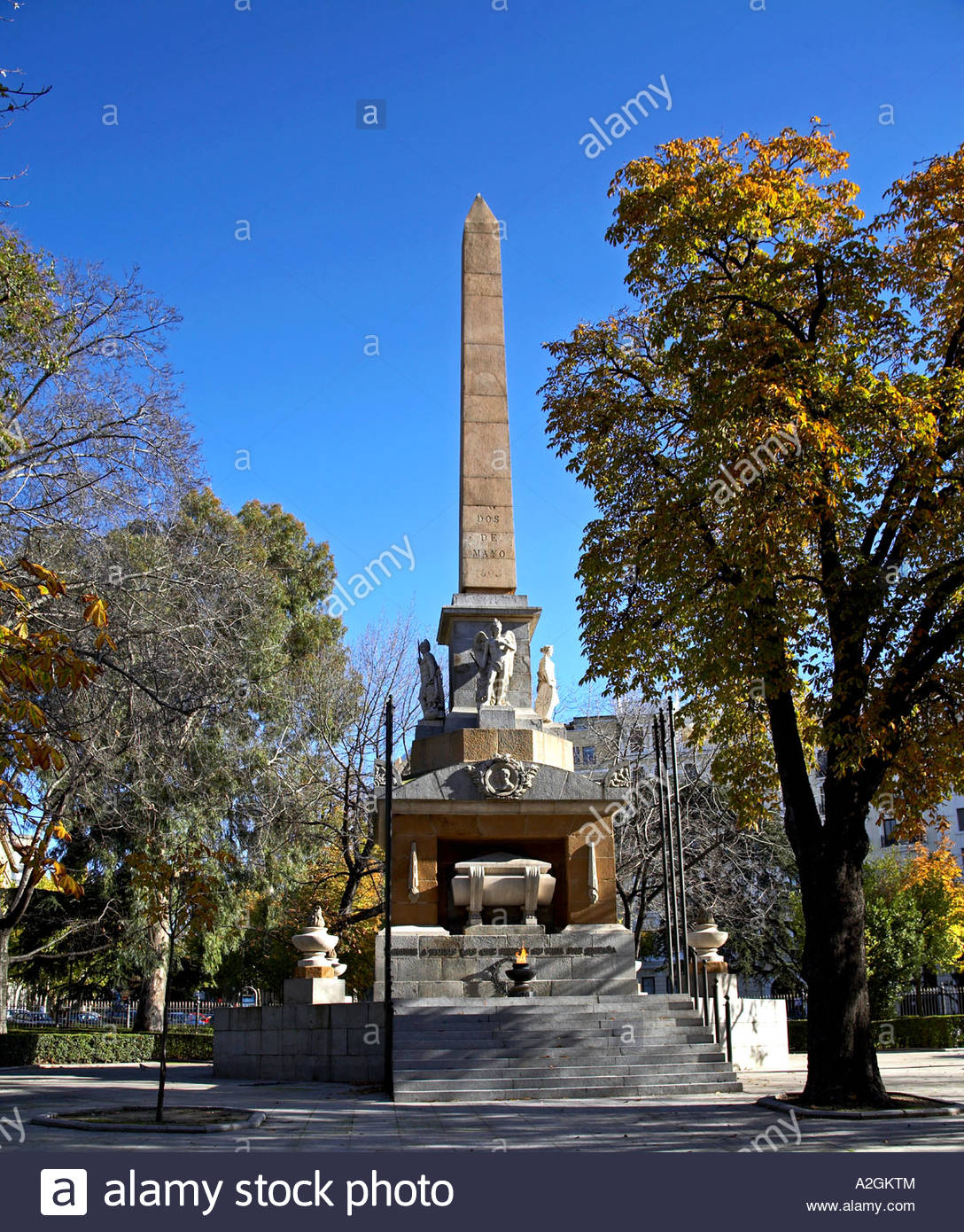 Plaza de la Lealtad Dos de Mayo obelisco, Madrid Spagna Foto Stock