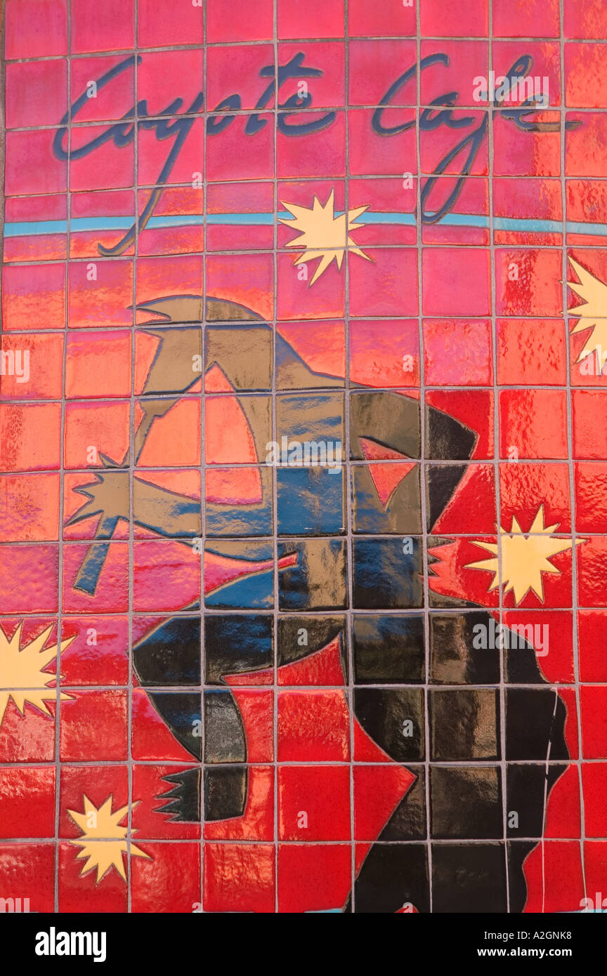 Stati Uniti d'America, Nuovo Messico, Santa Fe: centro di Santa Fe, segno per la famosa Santa Fe Ristorante, Coyote Cafe Foto Stock