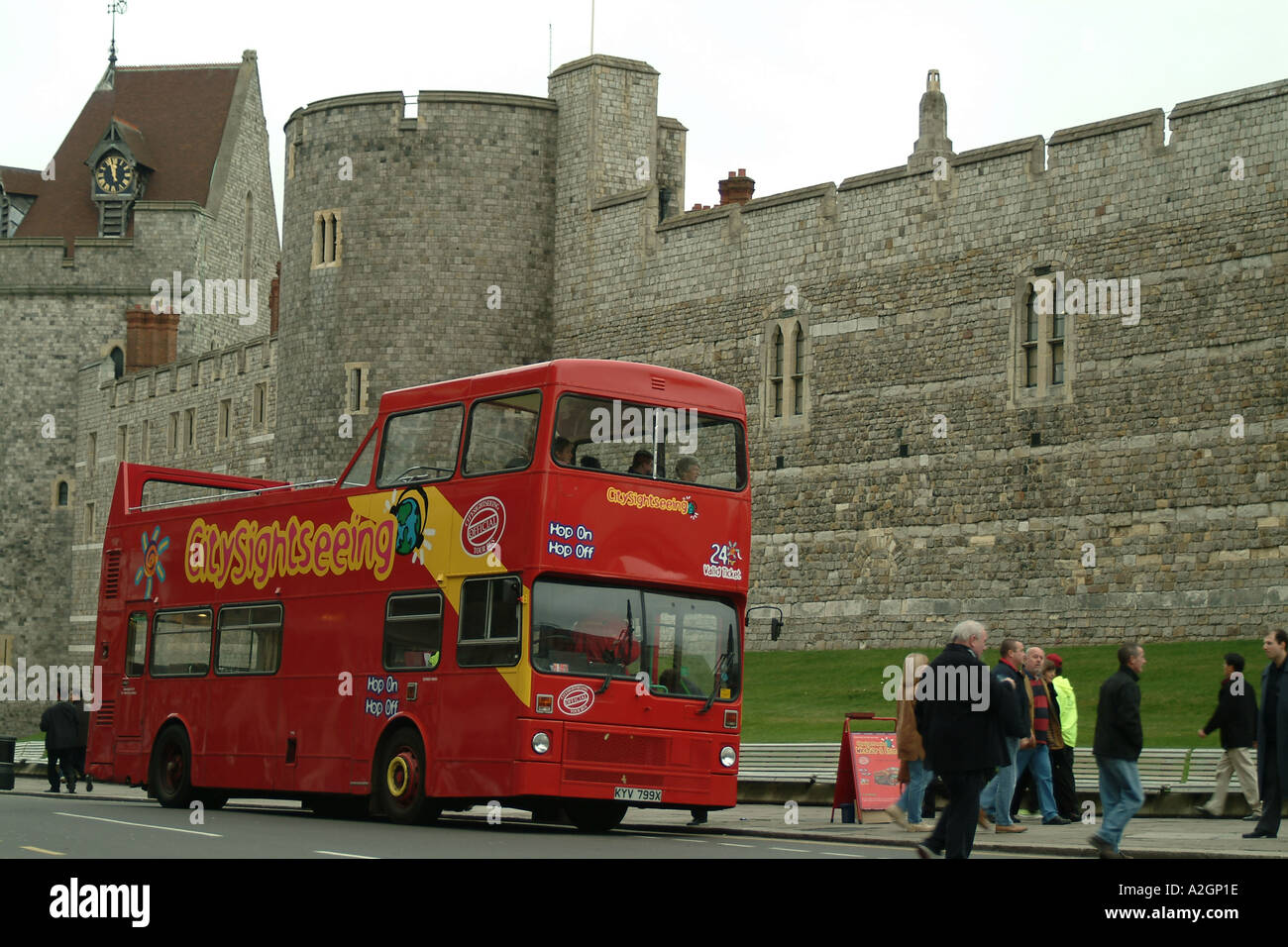 Hop on Hop Off City sightseeing tourbus Windsor in Inghilterra Foto Stock