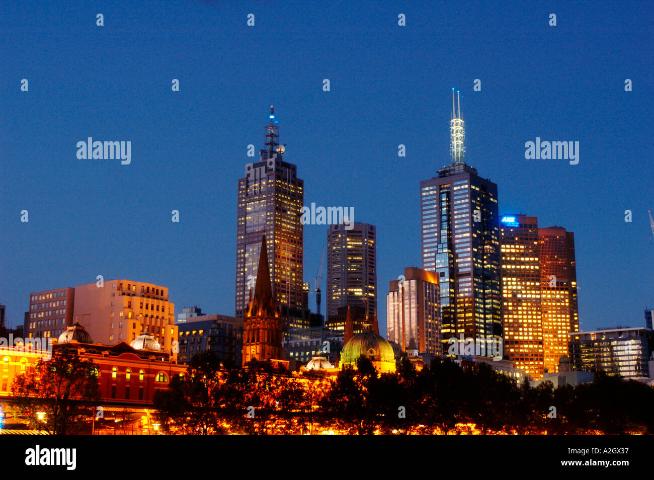 Australia, Melbourne, Skyline a sera Foto Stock