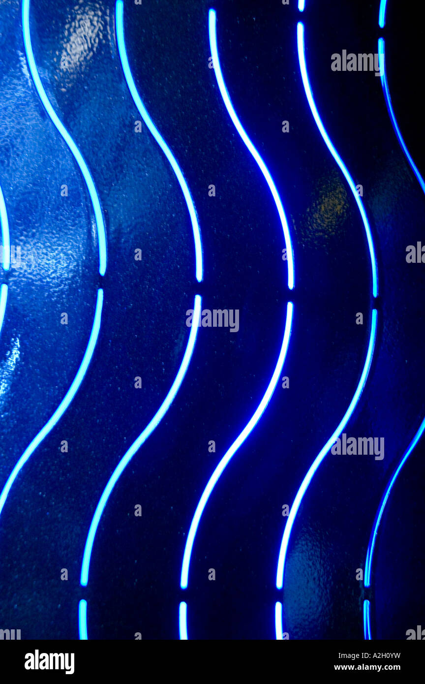 Modelli di pattern di sfondo blu ondulate linee parallele avveniristico nessuno Foto Stock