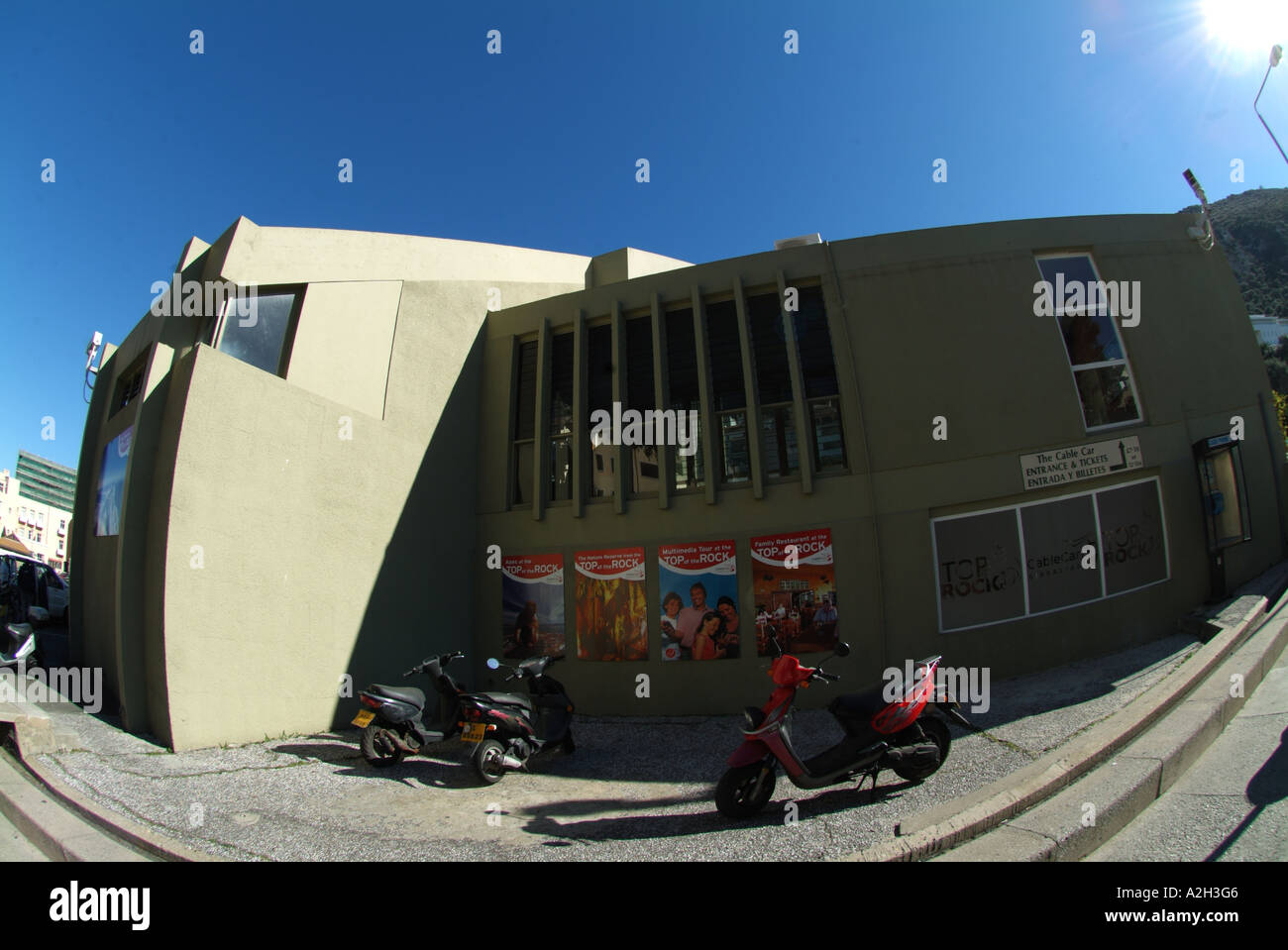 Sunshine Gibilterra blue sky spagna espana sovranità britannica corsa orizzontale turismo grandangolari obiettivo fisheye gib Gibilterra s Foto Stock