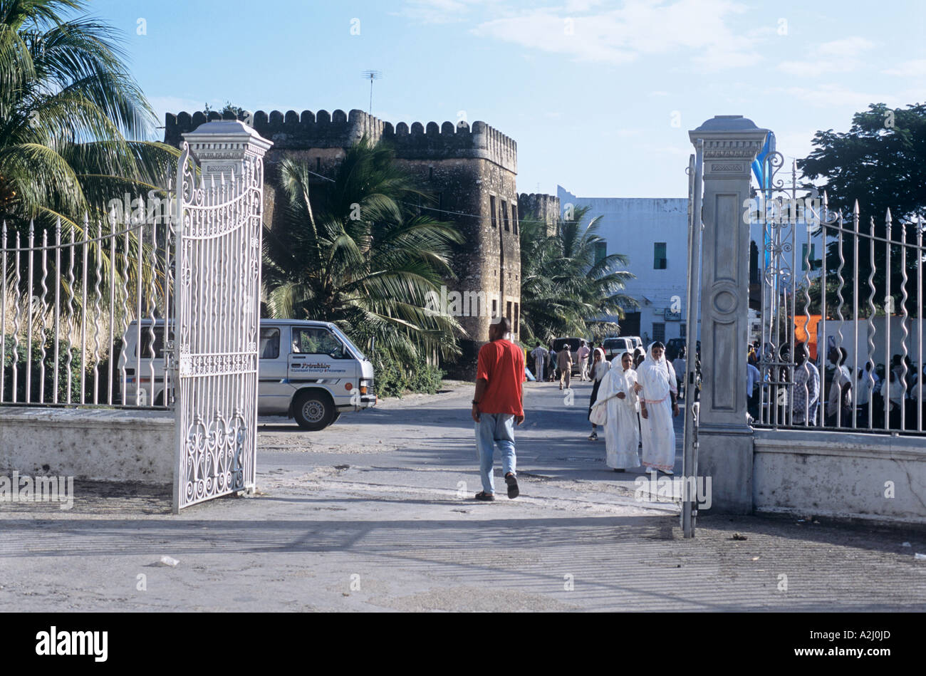 Il vecchio forte a Zanzibar è Stone Town, la sua originaria funzione militare ora dato nel corso di eventi culturali Foto Stock