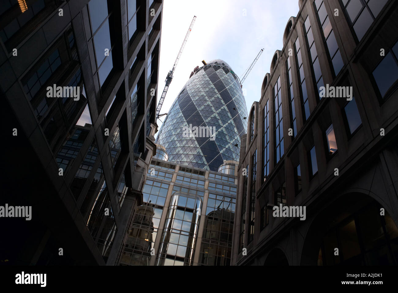 Sir Norman Foster progettato Swissre edificio 30 St Marys Ax London REGNO UNITO Foto Stock