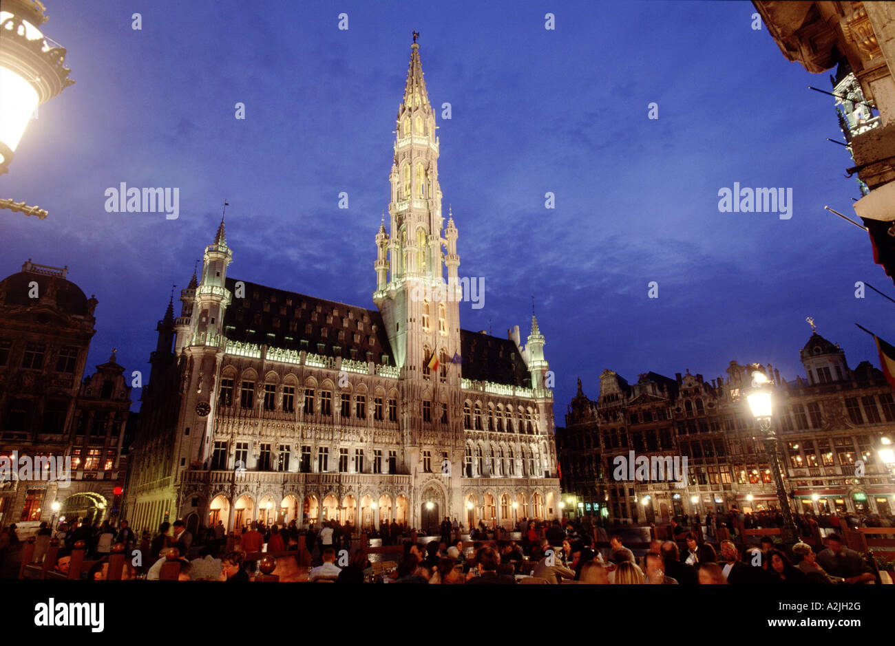 Notti cade sulla Grand Place nella vecchia Bruxelles, Belgio. Foto Stock