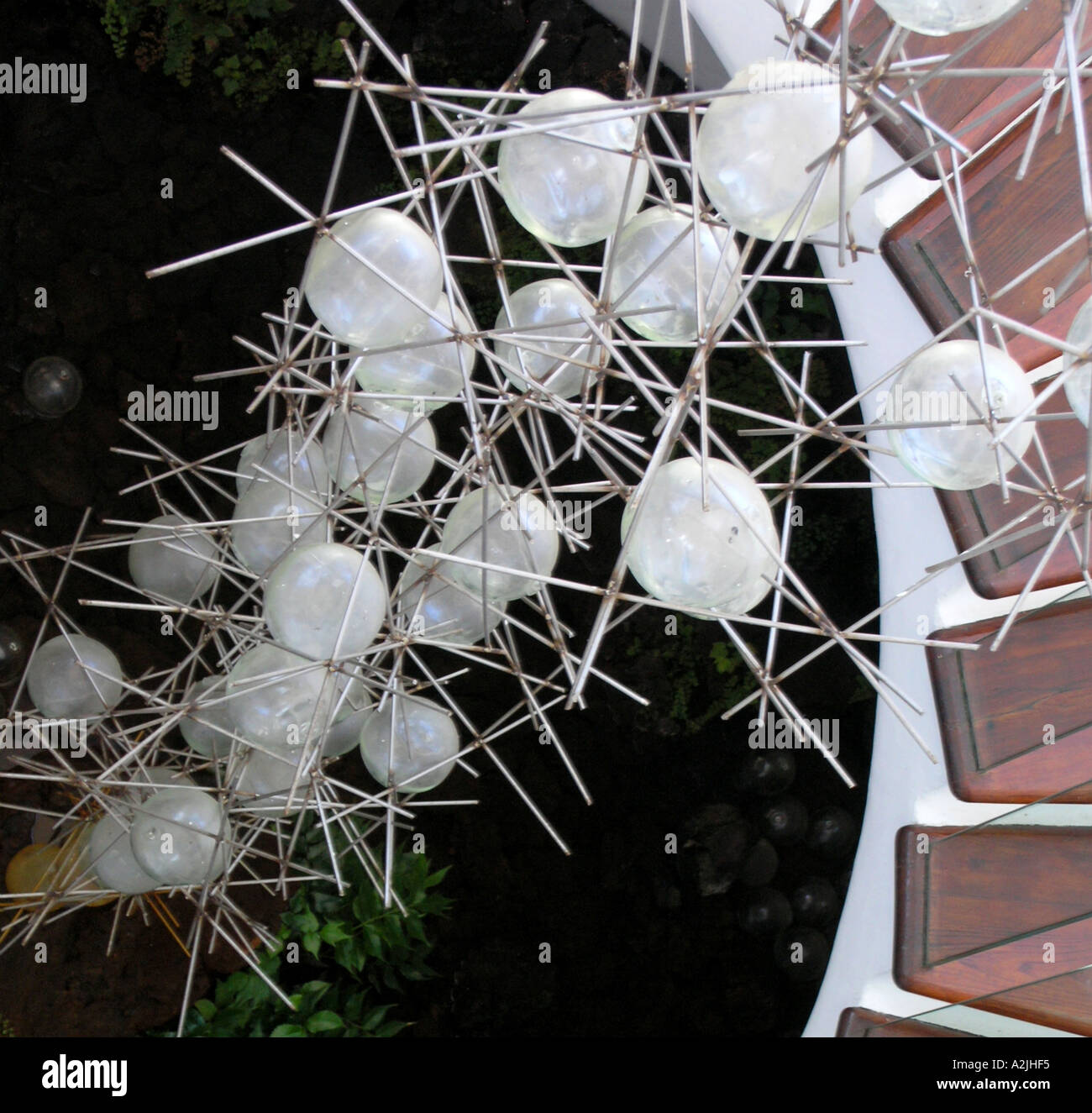 Palle di vetro in una spirale Jardin de Cactus giardino Manrique Lanzarote isole Canarie Foto Stock