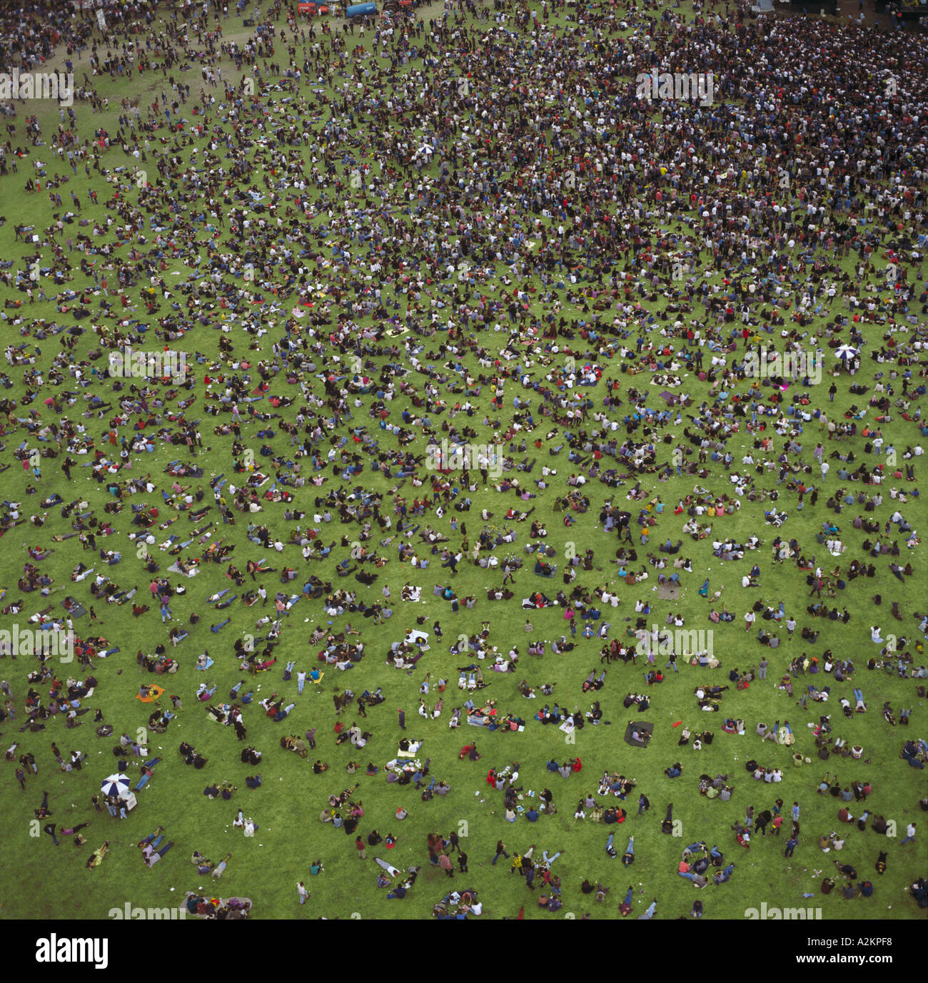 Tettuccio di Vista aerea della folla nel campo Foto Stock