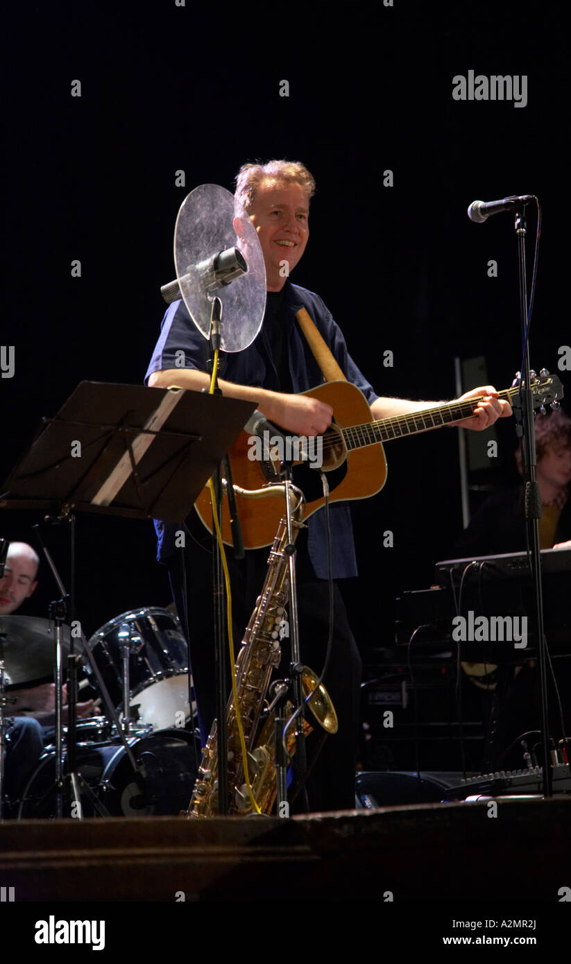 Tom Robinson in esecuzione al suo partito annuale a Londra Gennaio 2007 Foto Stock