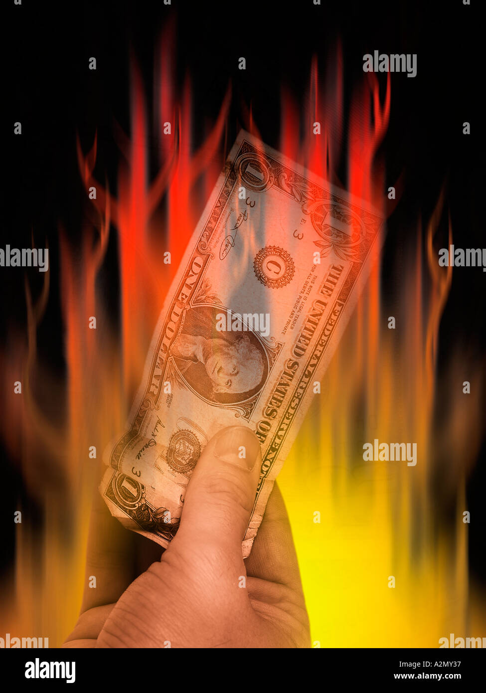 Spreco di denaro sprecando distruggere brutto affare perdita di profitto fiamma di investimento fuoco bruci dollar pound valuta la masterizzazione di flash di calore em Foto Stock